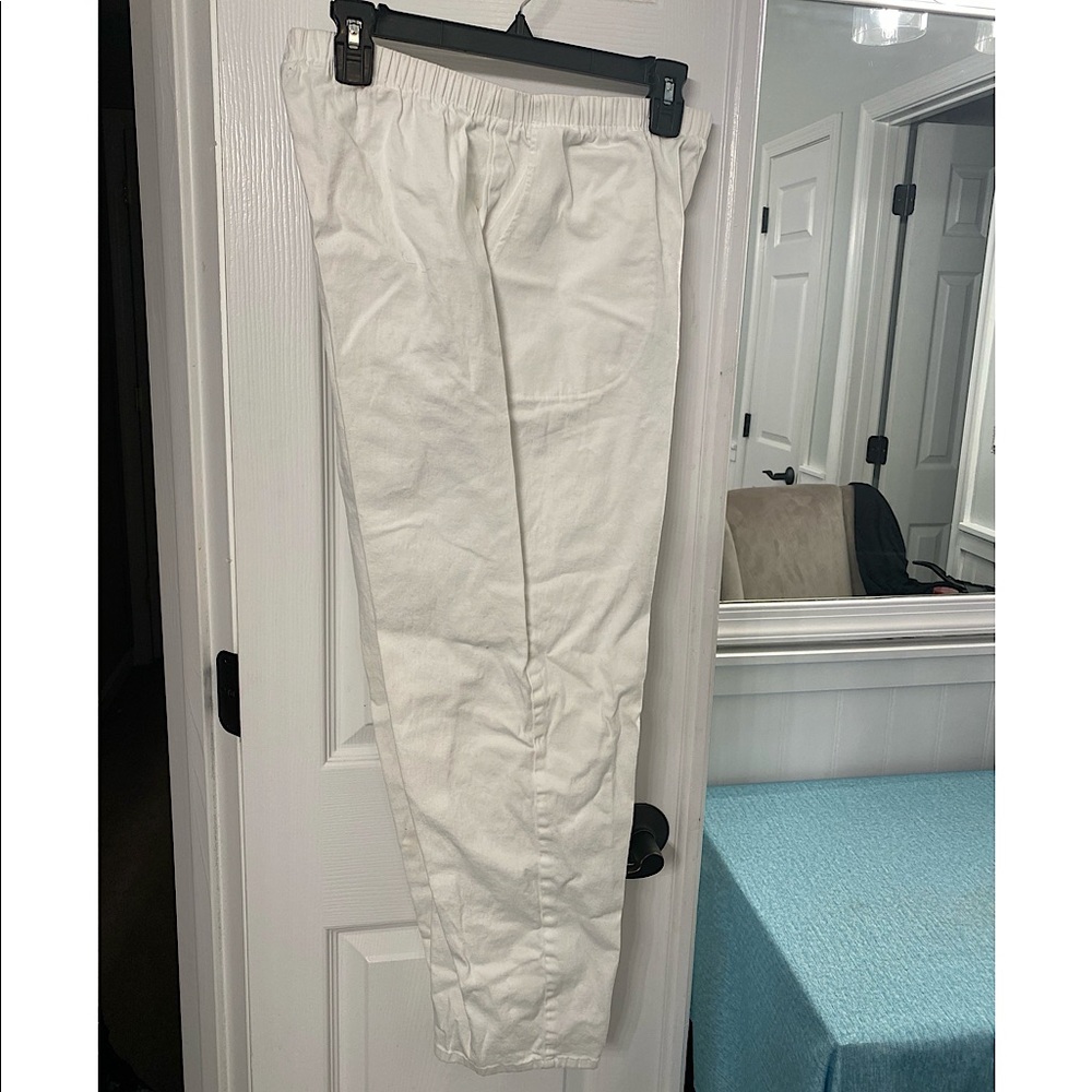 Denim&Company white pants with elastic waist. Petite Large. 36” from waist